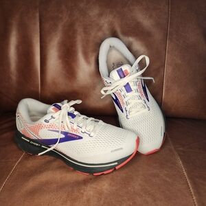 Brook's Women's Ghost 14 Neutral Running Shoes